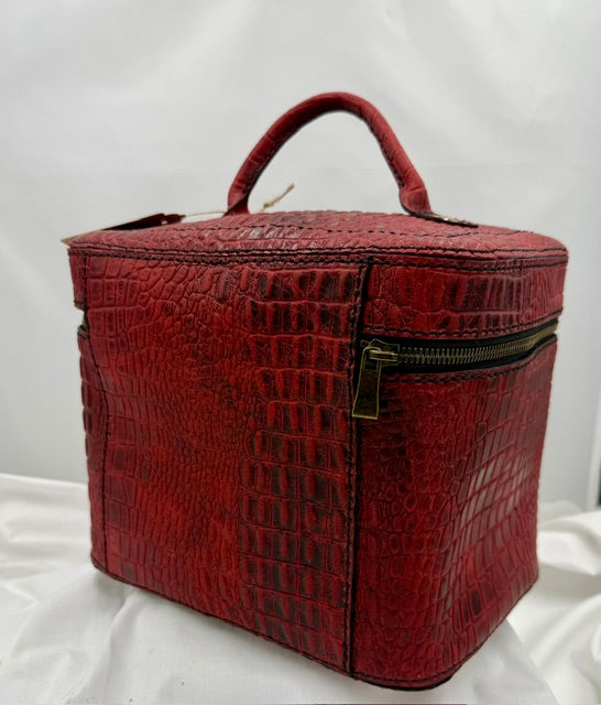 The Crimson Croc – Hand-Stitched Leather Vanity Case